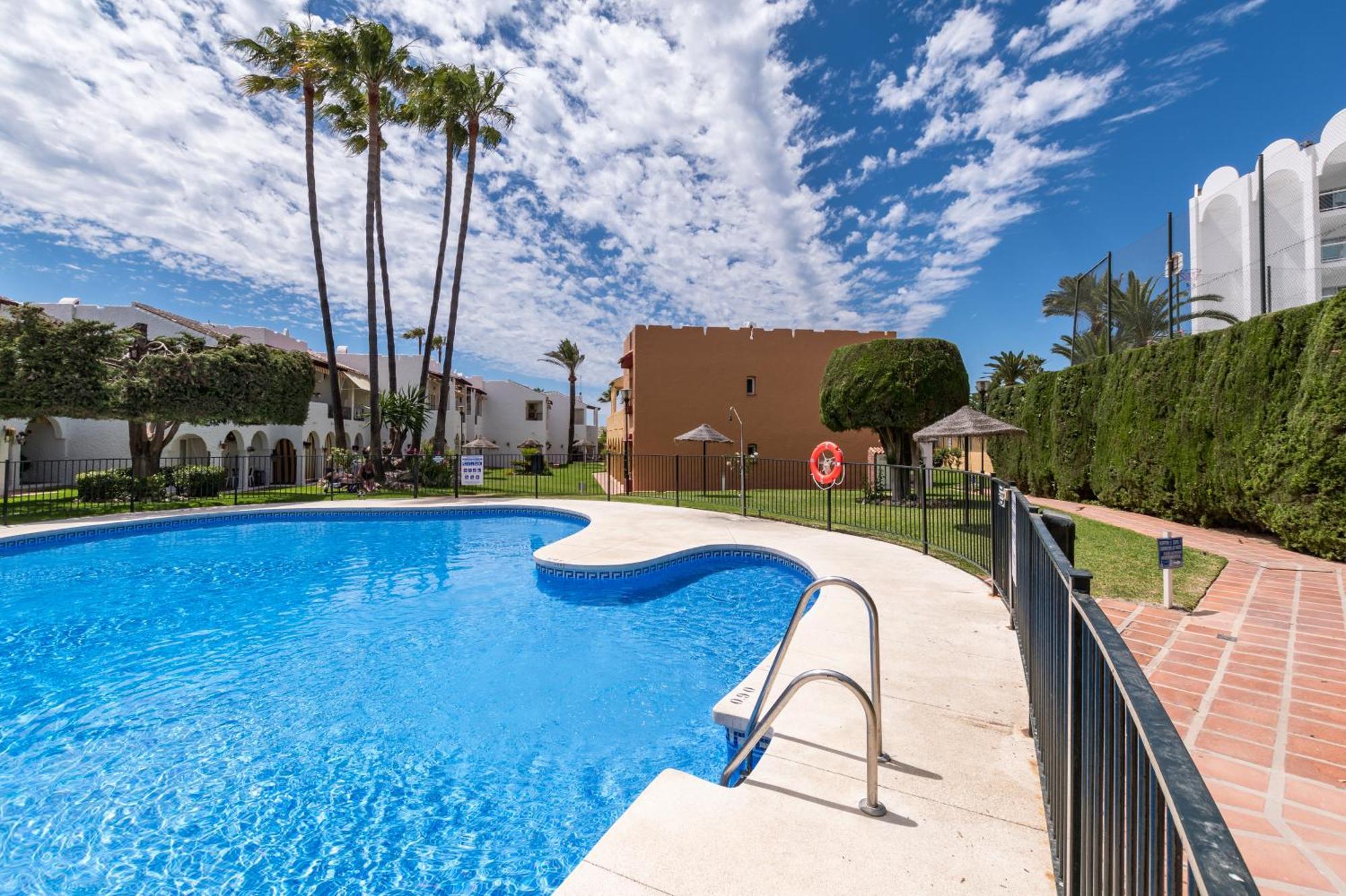 Renovated Apartment On Beachside With Pool Nerja Exteriér fotografie