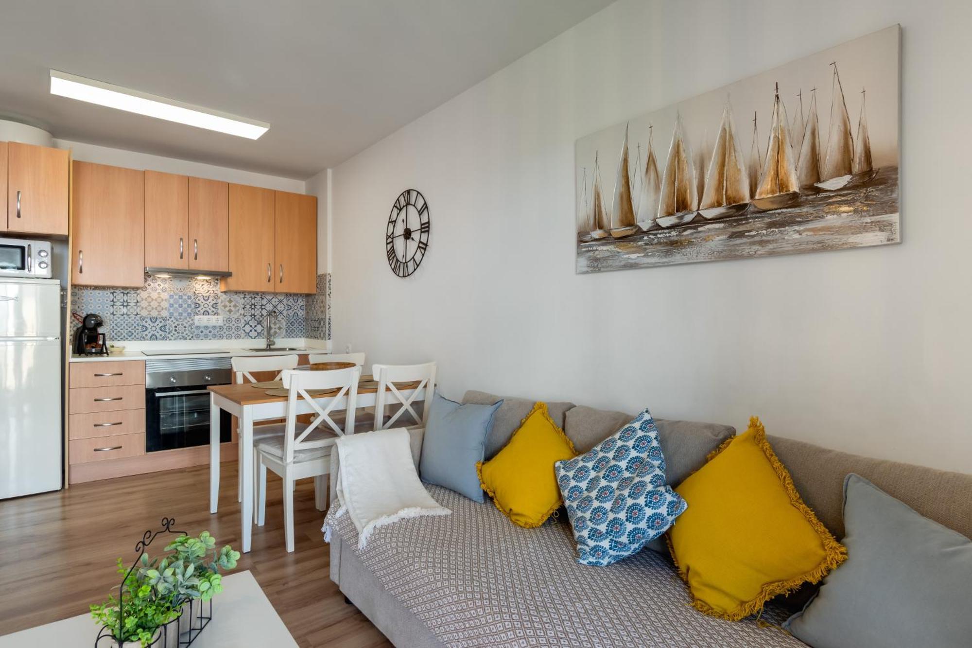 Renovated Apartment On Beachside With Pool Nerja Pokoj fotografie