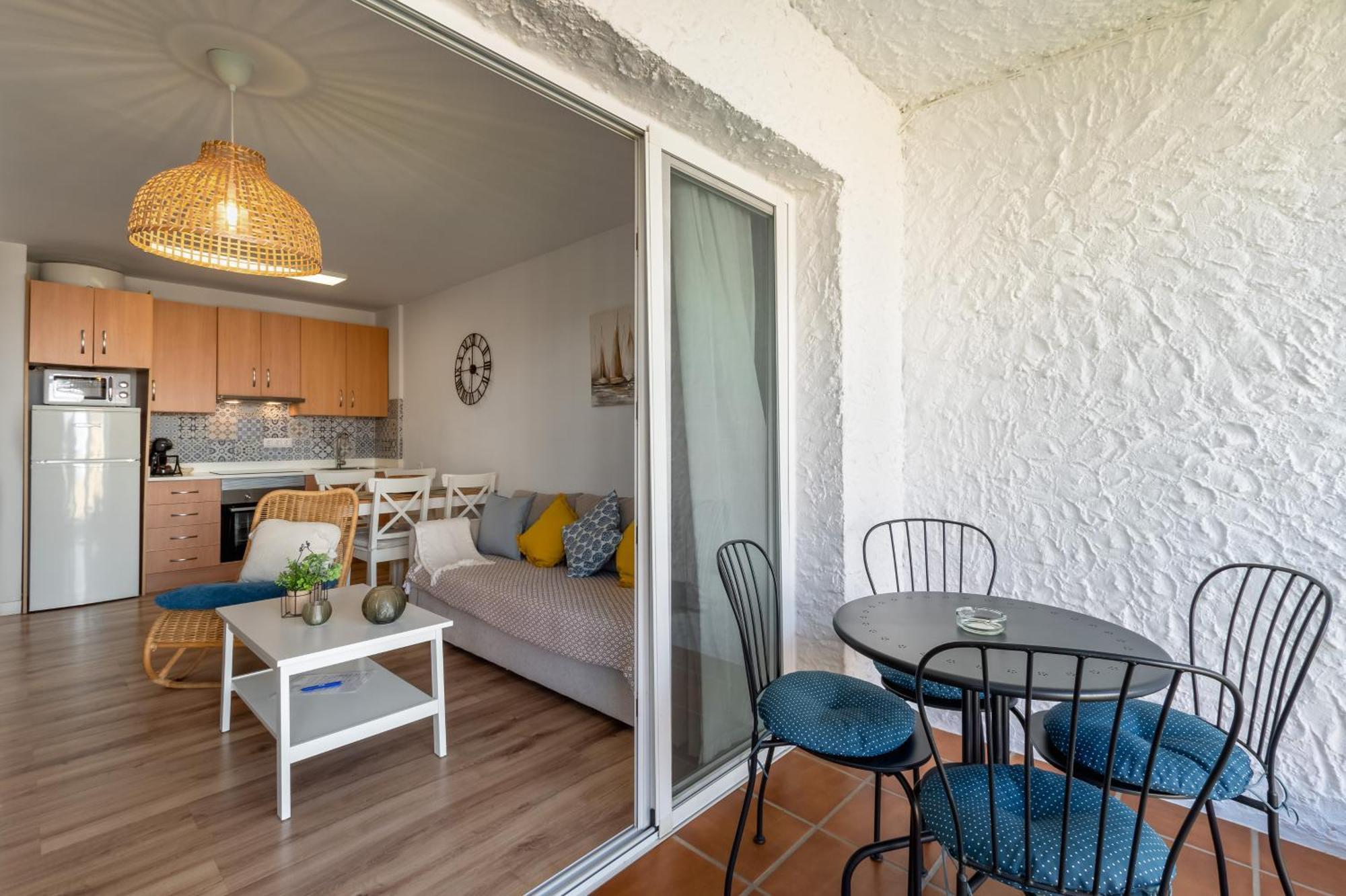 Renovated Apartment On Beachside With Pool Nerja Pokoj fotografie