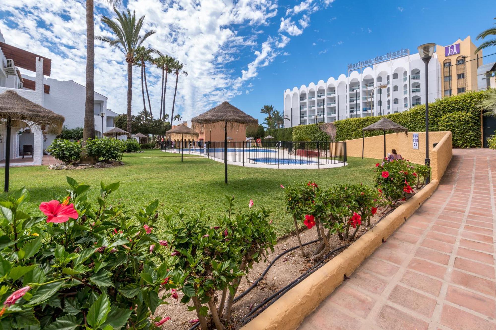 Renovated Apartment On Beachside With Pool Nerja Exteriér fotografie